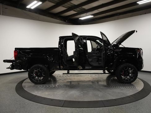 Used 2025 GMC Sierra 1500 AT4 w/ AT4 Premium Package AWD/4WD image 14