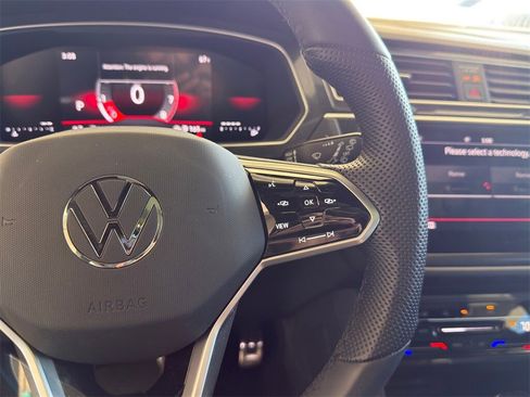 Used 2024 Volkswagen Tiguan SE R-Line image 11