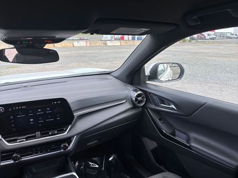 Used 2025 Chevrolet Equinox LT FWD image 33