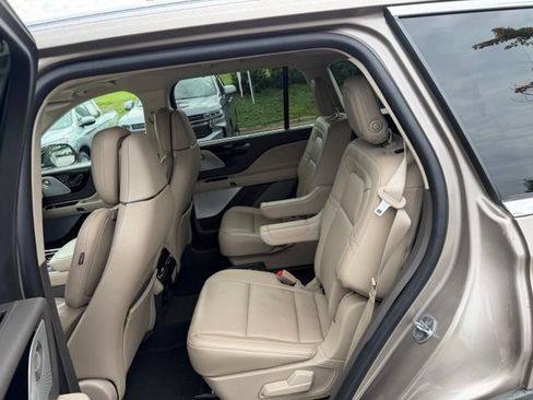 Used 2020 Lincoln Aviator Reserve w/ Equipment Group 202A AWD/4WD image 13