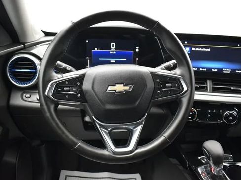 Used 2025 Chevrolet Trax LT w/ LT Convenience Package FWD image 20