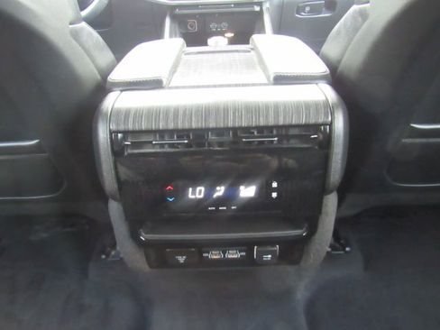 Used 2024 Jeep Wagoneer Series II w/ Flexible Seating Group RWD image 30