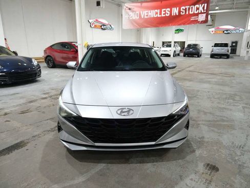 Used 2023 Hyundai Elantra SEL w/ Convenience Package image 3