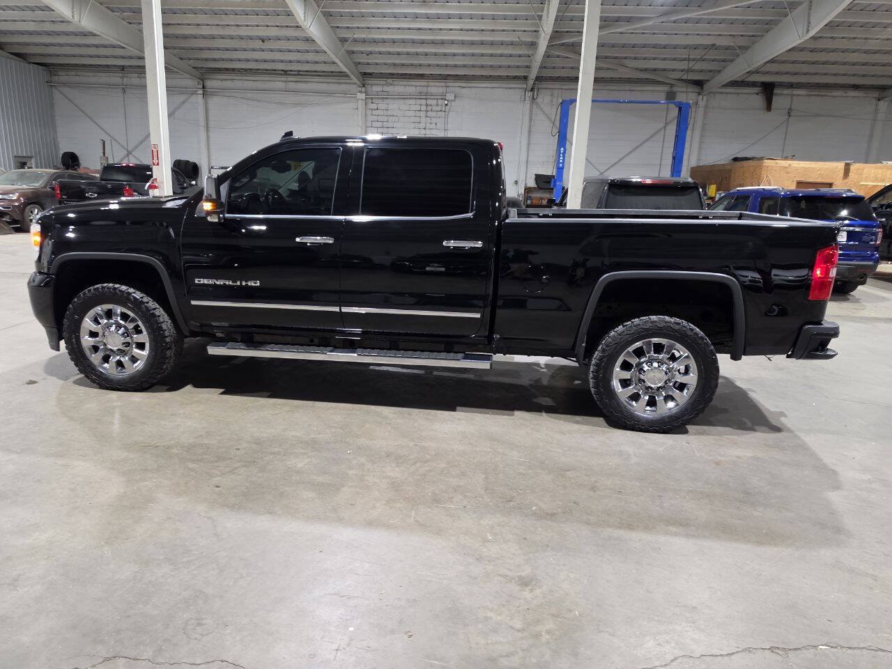 Used 2016 GMC Sierra 2500 Denali w/ Duramax Plus Package AWD/4WD image 7