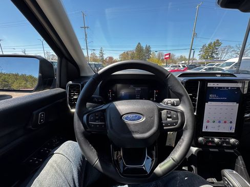 Used 2025 Ford Ranger XLT AWD/4WD image 13