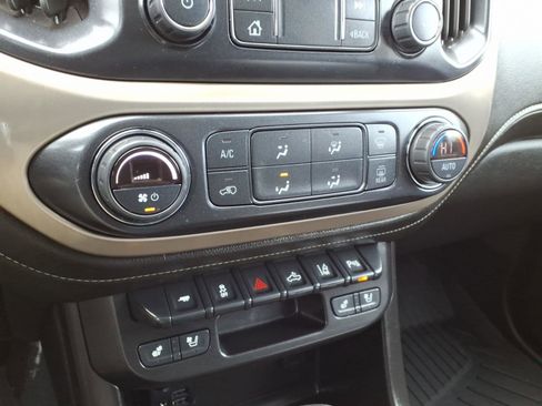 Used 2022 GMC Canyon Denali image 23