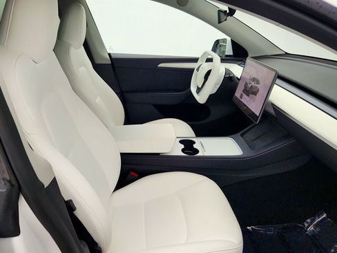 Used 2023 Tesla Model Y Long Range AWD/4WD image 28
