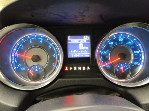Used 2016 Chrysler Town & Country Touring FWD image 23