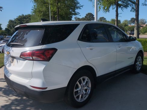 Used 2022 Chevrolet Equinox LS w/ LS Convenience Package image 10