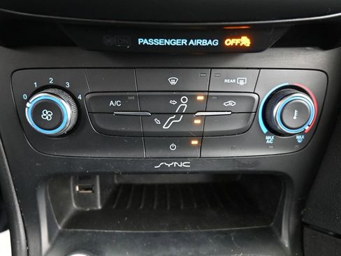 Used 2016 Ford Focus SE w/ Reverse Sensing Package image 26