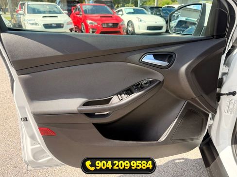 Used 2013 Ford Focus SE FWD image 18