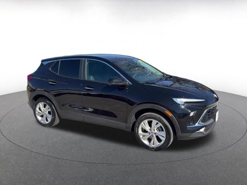 Used 2025 Buick Encore GX Preferred AWD/4WD image 2