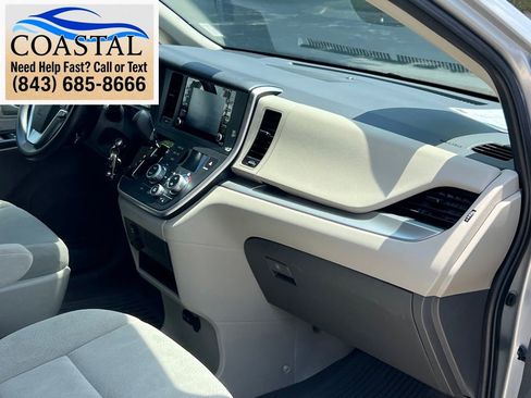 Used 2020 Toyota Sienna L FWD image 26
