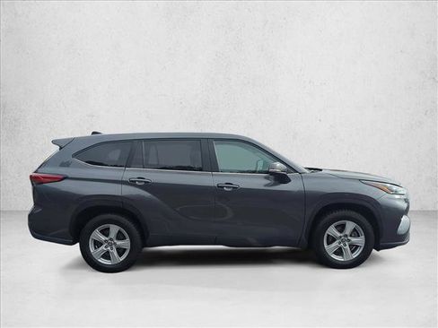 Used 2023 Toyota Highlander L image 4