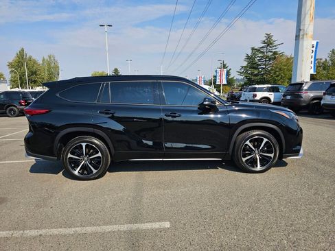 Used 2022 Toyota Highlander XSE AWD/4WD image 4