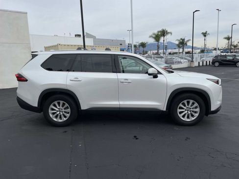 Used 2024 Toyota Grand Highlander XLE image 4