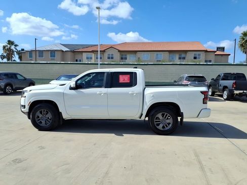 Used 2025 Nissan Frontier SV image 2