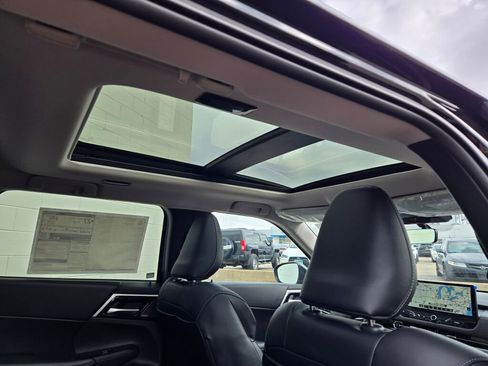 New 2026 Mitsubishi Outlander SE image 8