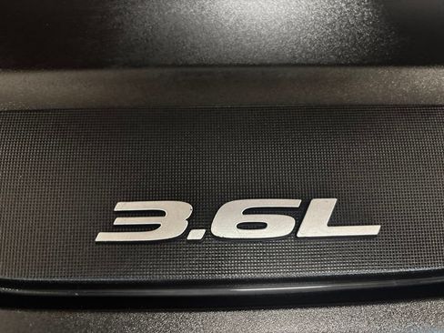 Used 2017 Chrysler Pacifica Touring Plus w/ Tire & Wheel Group FWD image 40
