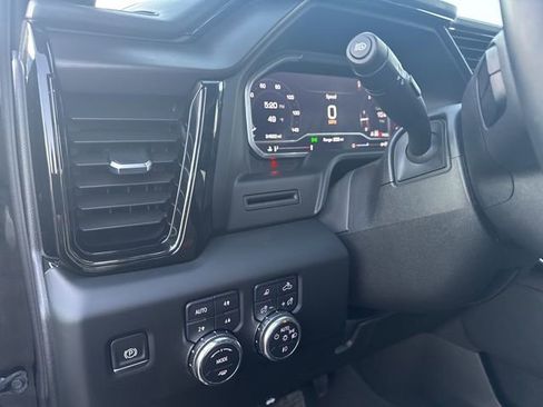 Used 2024 GMC Sierra 2500 AT4 image 12