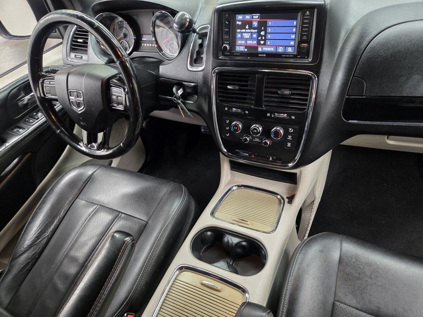 Used 2019 Dodge Grand Caravan SXT FWD image 12