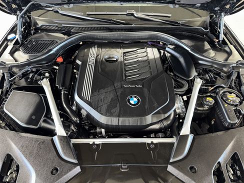 Used 2023 BMW 540i w/ Premium Package image 32