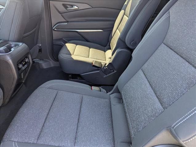Used 2024 Chevrolet Traverse LT FWD image 25