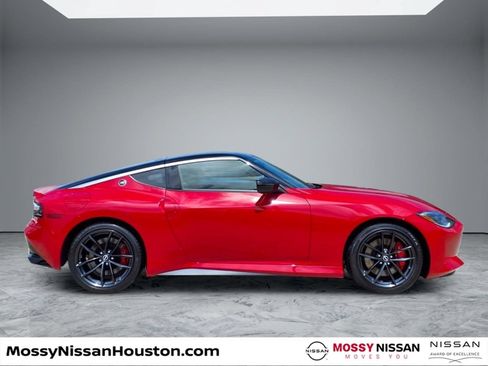 Used 2025 Nissan Z Performance w/ Floor Mat Package RWD image 8