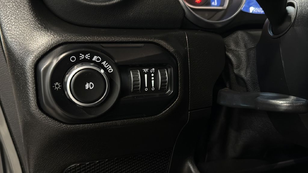 Used 2020 Jeep Wrangler Unlimited Sahara w/ Advanced Safety Group AWD/4WD image 35
