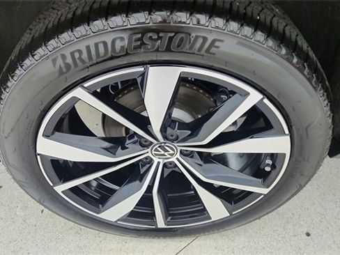 Used 2025 Volkswagen Atlas SEL Premium R-Line image 64