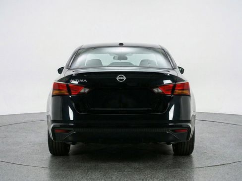 Used 2025 Nissan Altima 2.5 SV FWD image 7