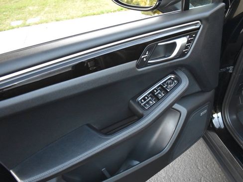 Used 2021 Porsche Macan AWD/4WD image 59