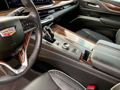 Used 2024 Cadillac Escalade Premium Luxury RWD image 17