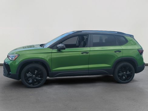 New 2025 Volkswagen Taos SE image 2