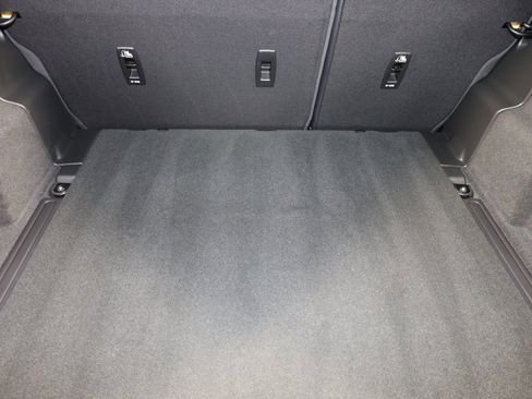 Used 2024 Land Rover Discovery Sport S image 18