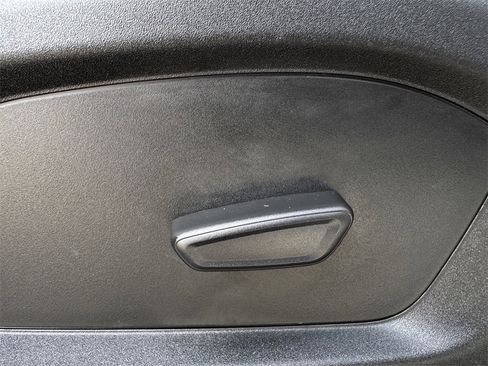 Used 2023 Ford Explorer XLT image 28