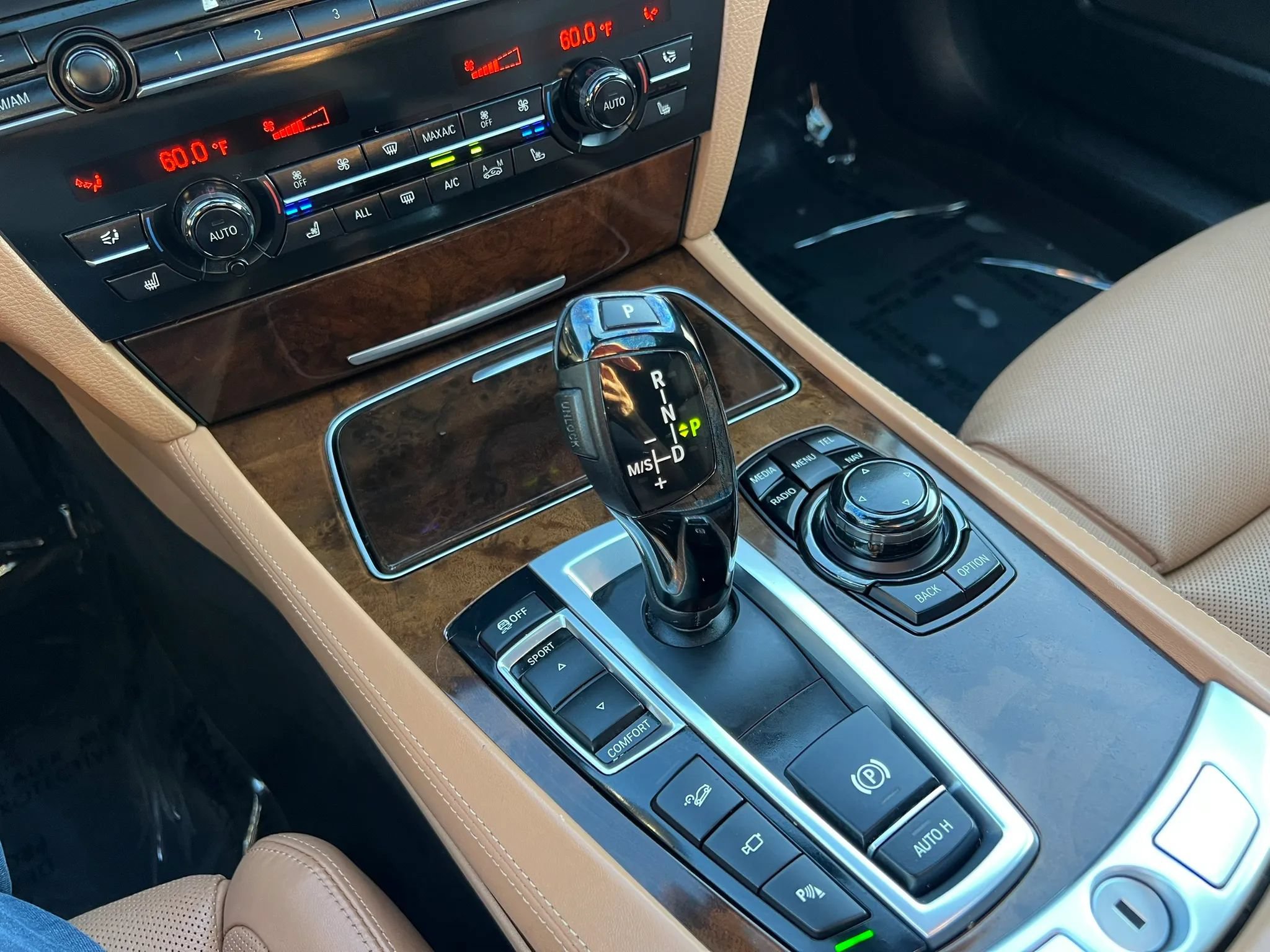 Used 2013 BMW 750Li xDrive w/ Executive Pkg AWD/4WD image 30