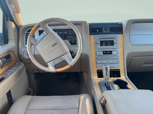 Used 2010 Lincoln Navigator 4WD image 17