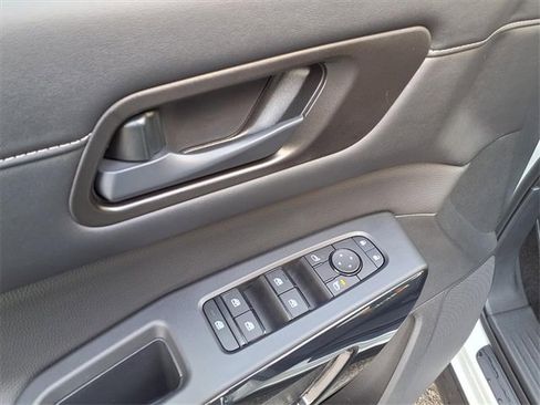 Certified 2024 Nissan Pathfinder SV image 17