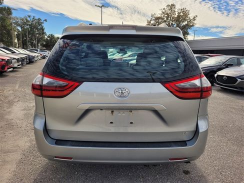 Used 2020 Toyota Sienna LE image 10