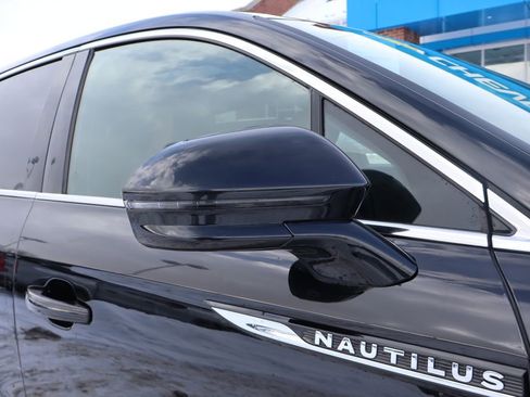 Used 2021 Lincoln Nautilus Reserve w/ Monochromatic Package image 2