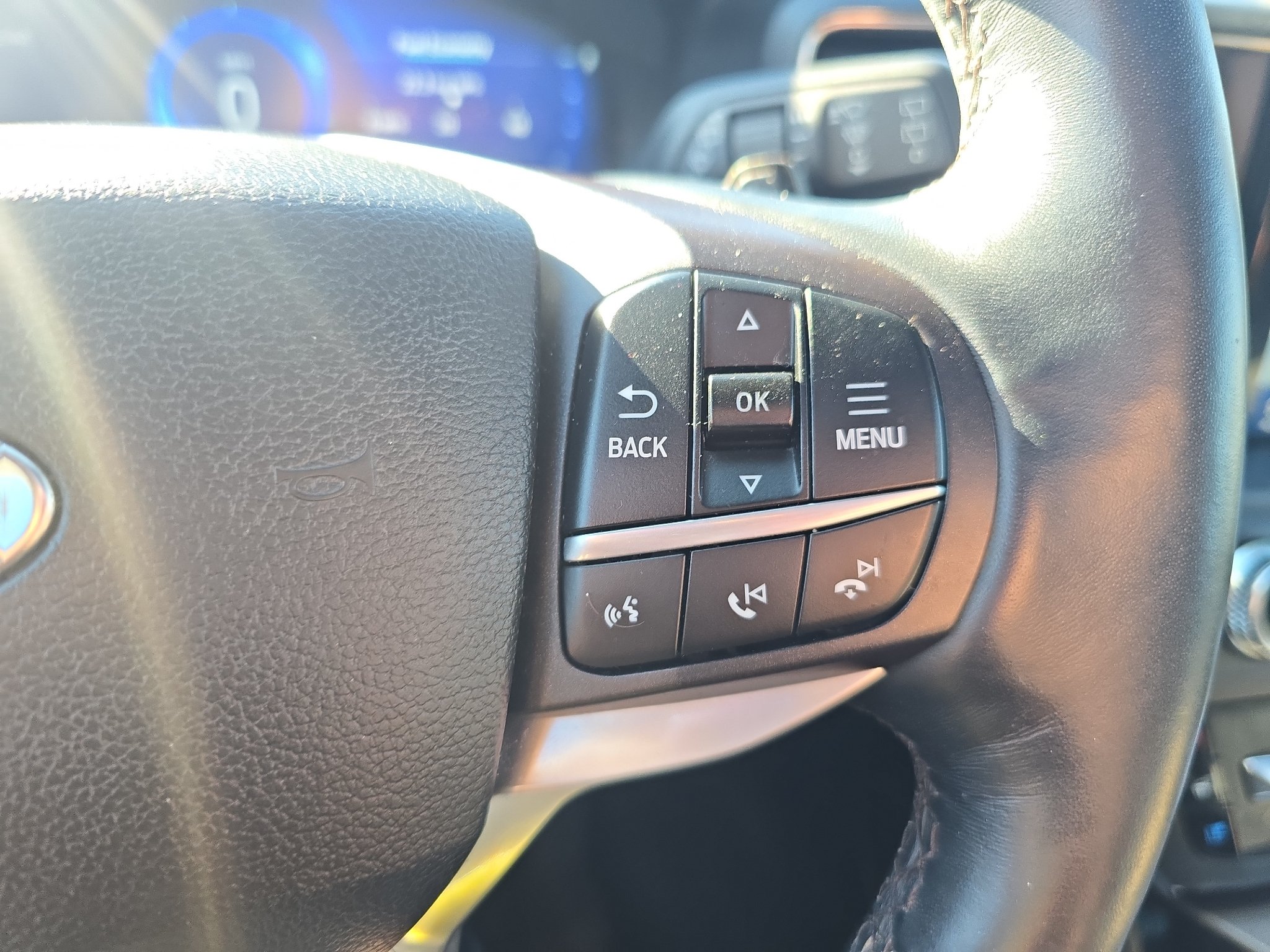 Used 2020 Ford Explorer Platinum w/ Premium Technology Package AWD/4WD image 32