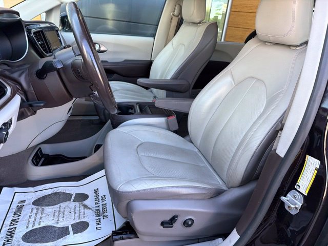 Used 2019 Chrysler Pacifica Touring-L w/ Advanced Safetytec Group FWD image 23