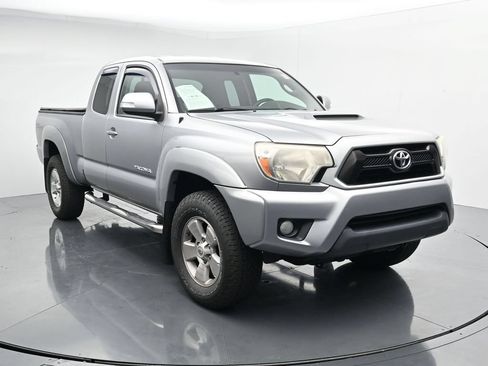 Used 2015 Toyota Tacoma 4x4 Access Cab V6 w/ TRD Sport Package image 2