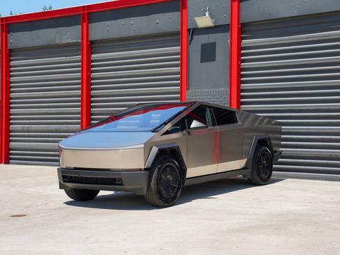 Used 2025 Tesla Cybertruck AWD Crew Cab image 3