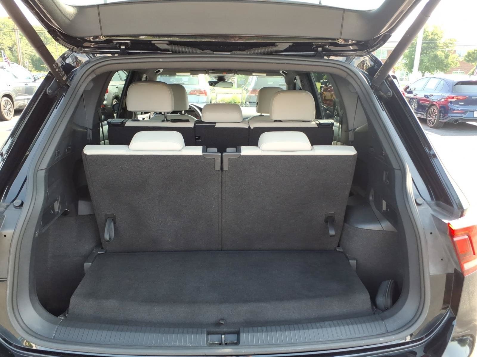 Certified 2023 Volkswagen Tiguan SE R-Line FWD image 14