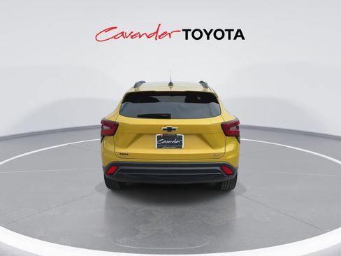 Used 2025 Chevrolet Trax RS w/ Sunroof Package FWD image 7