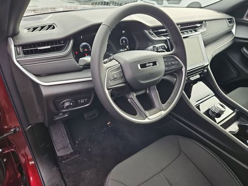 New 2026 Jeep Grand Cherokee Laredo image 13