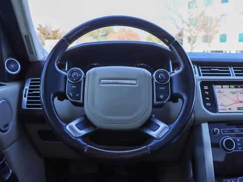 Used 2015 Land Rover Range Rover HSE image 28