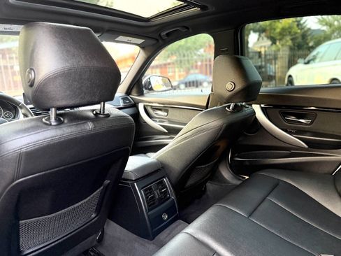 Used 2018 BMW 330i Sedan w/ M Sport Package RWD image 16